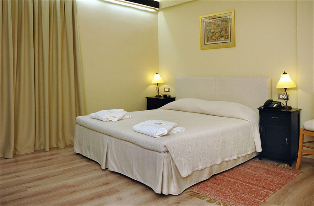 Efplias Hotel Apartments Piraeus Ngoại thất bức ảnh