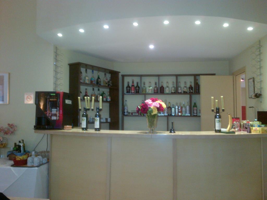 Efplias Hotel Apartments Piraeus Ngoại thất bức ảnh