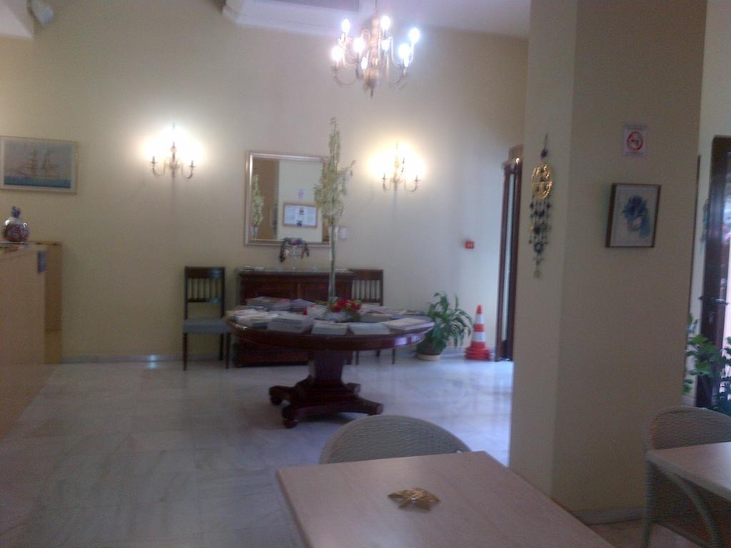 Efplias Hotel Apartments Piraeus Ngoại thất bức ảnh
