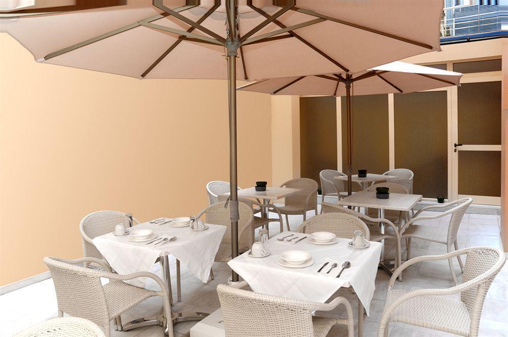 Efplias Hotel Apartments Piraeus Ngoại thất bức ảnh