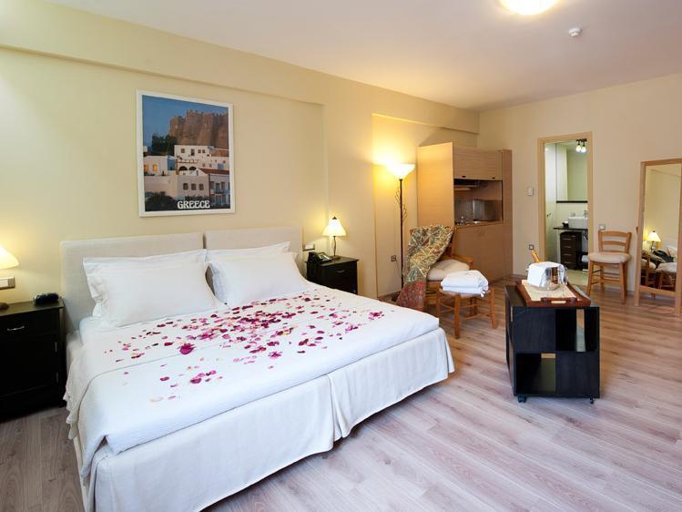 Efplias Hotel Apartments Piraeus Ngoại thất bức ảnh