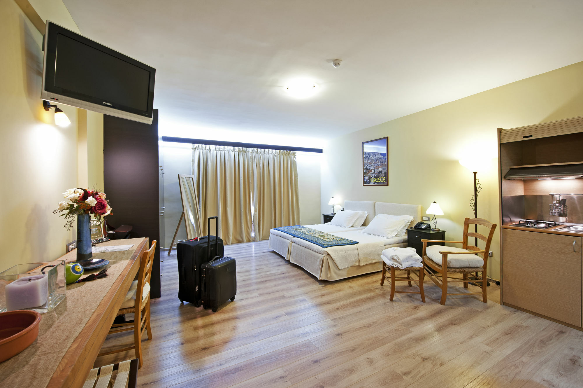 Efplias Hotel Apartments Piraeus Ngoại thất bức ảnh