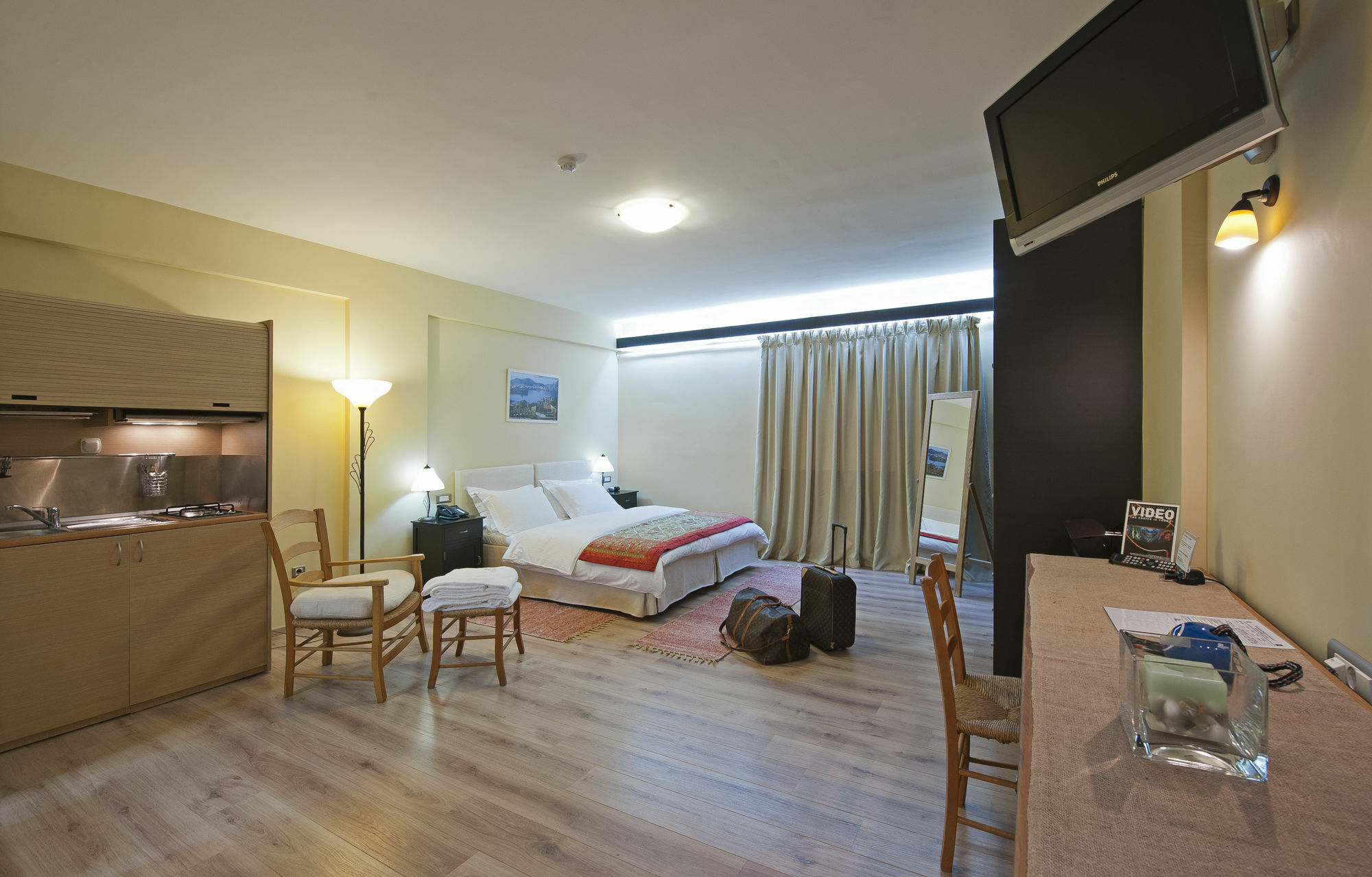 Efplias Hotel Apartments Piraeus Ngoại thất bức ảnh